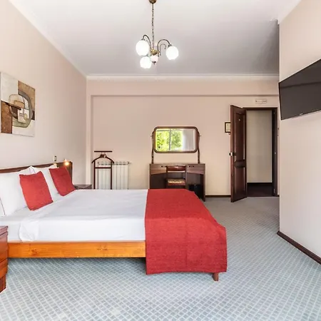 Colmeia 3* Monte Real