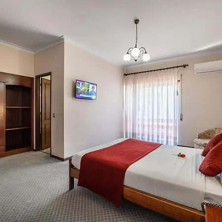 Hotel Colmeia Monte Real