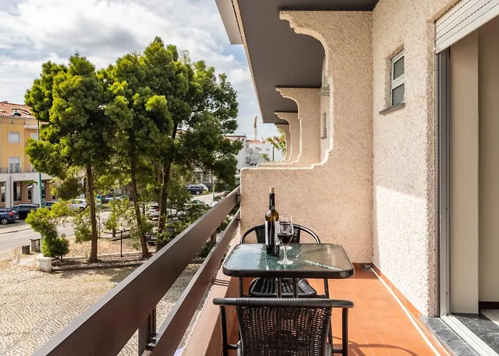 Colmeia 3* Monte Real