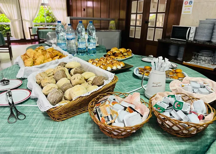 Colmeia 3* Monte Real